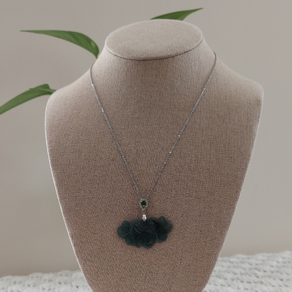 Elegant Silver and Jade Pendant Necklace